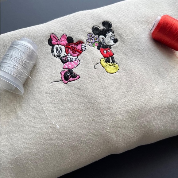EMBROIDER - MINNIE & MICKEY MOUSSE SWEATSHIRT - Picture 4 of 7